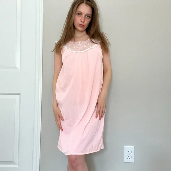Vintage 70s Pink lace nightgown - Picture 2 of 5